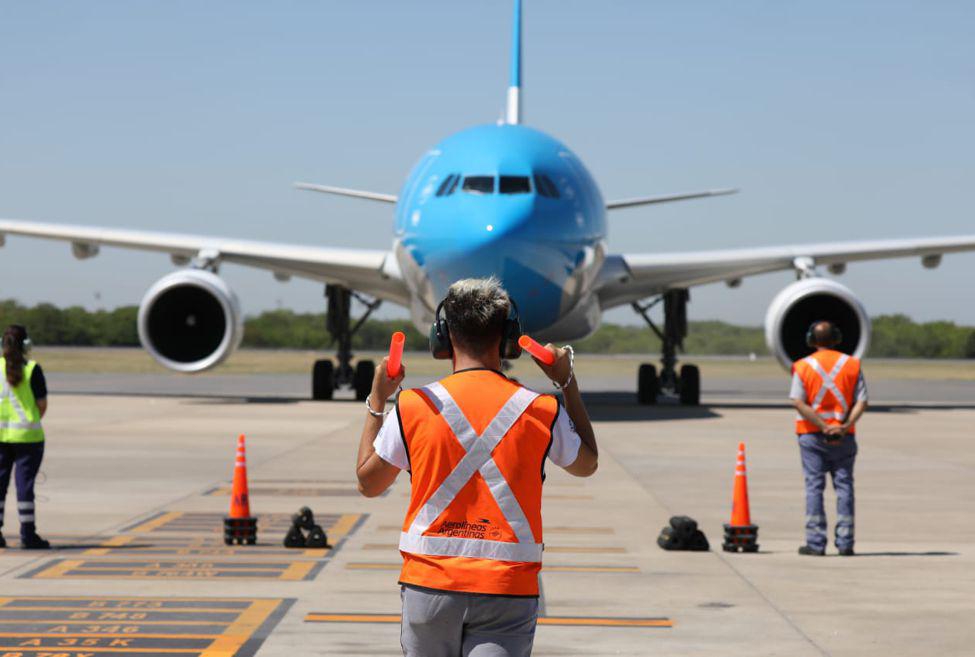 Vacuna_sputnik V_Coronavirus_avión_ pista