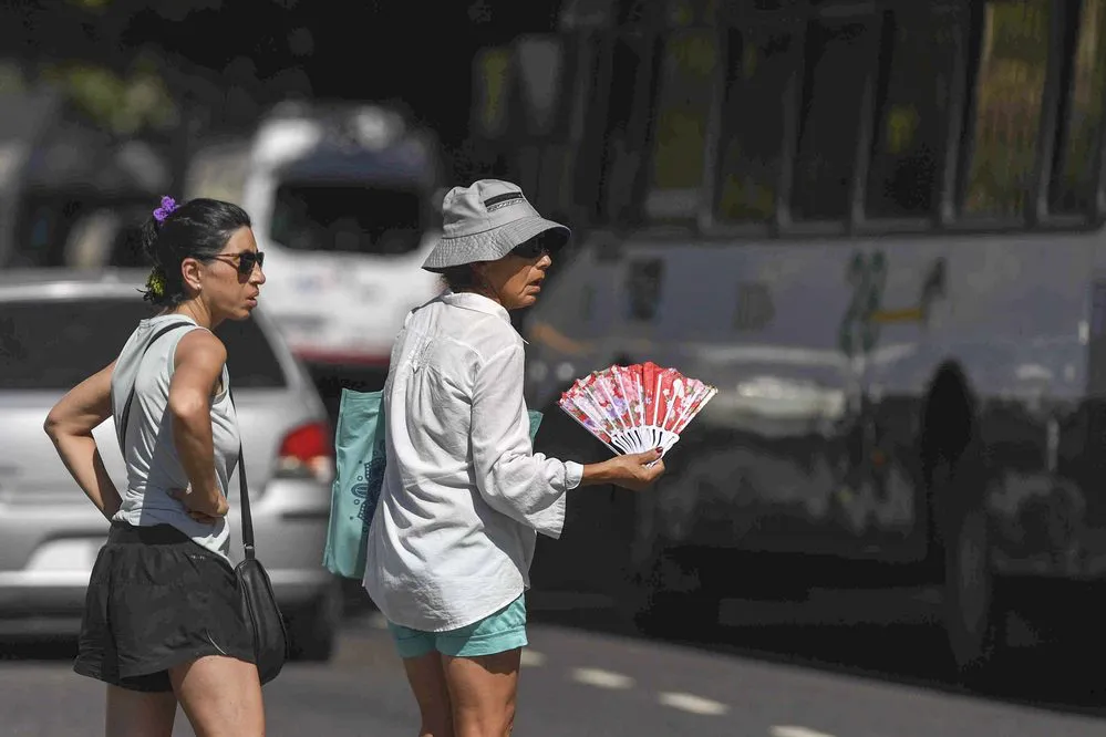 EL OBJETIVO FOTO OLA DE CALOR CABA TELAM