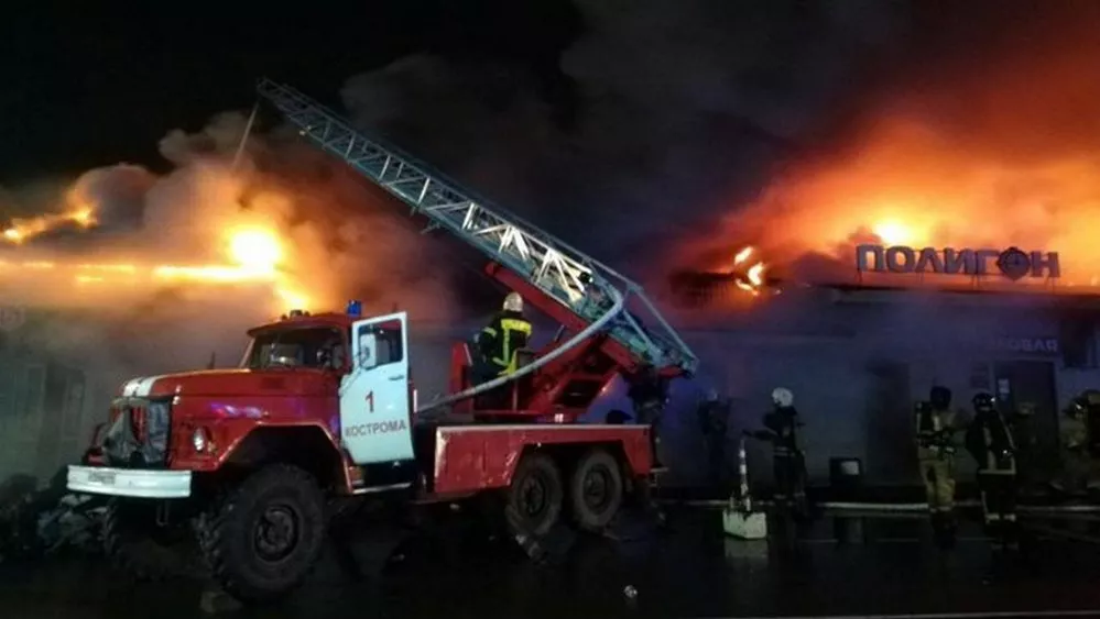 EL OBJETIVO FOTO INCENDIO BAR RUSIA