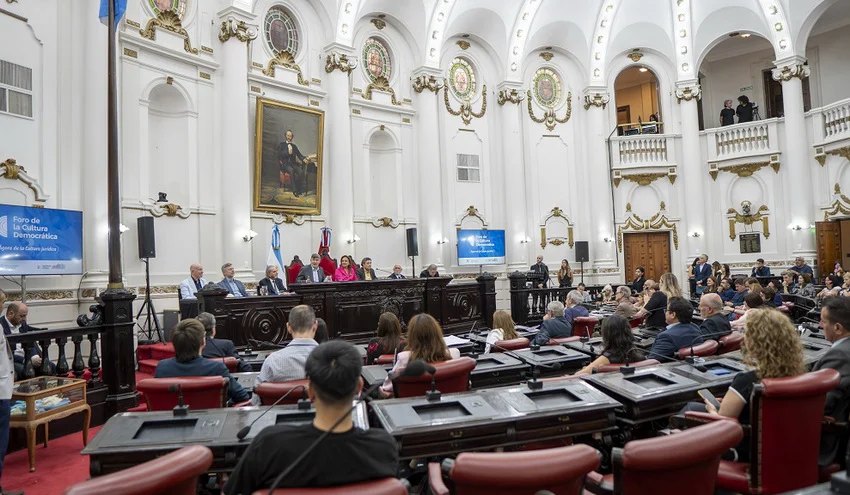 Foro-de-la-cultura-democratica_legislatura-histórica_ prensa Legislatura