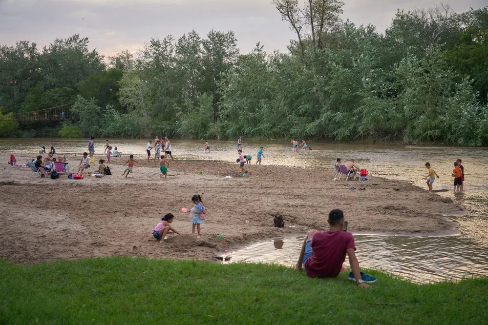 EL OBJETIVO FOTO ARROYITO BALNEARIO TURISMO 1