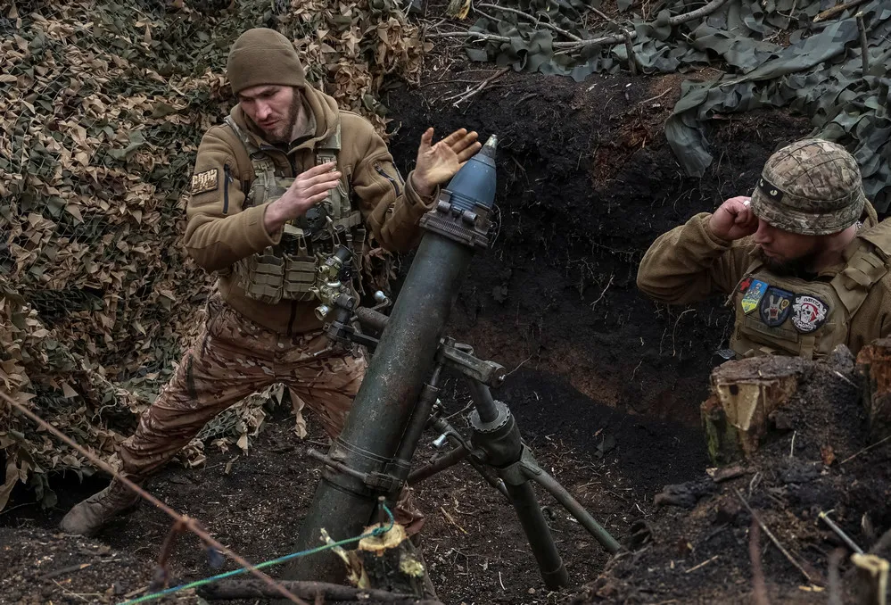 EL OBJETIVO FOTO SOLDADOS UCRANIA BOMBARDEO 150324 NA