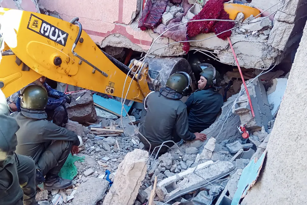 EL OBJETIVO FOTO TERREMOTO MARRUECOS 09-09-2023_los_equipos_de_rescate_buscan