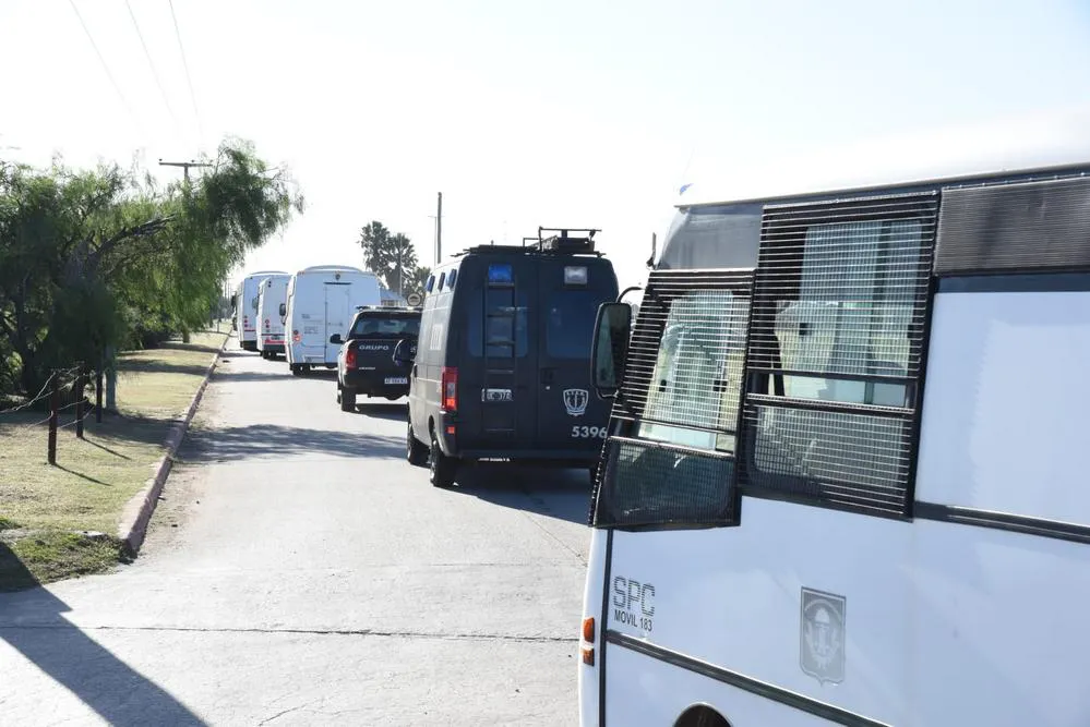 EL OBJETIVO FOTO TRASLADO PRESOS BOUWER