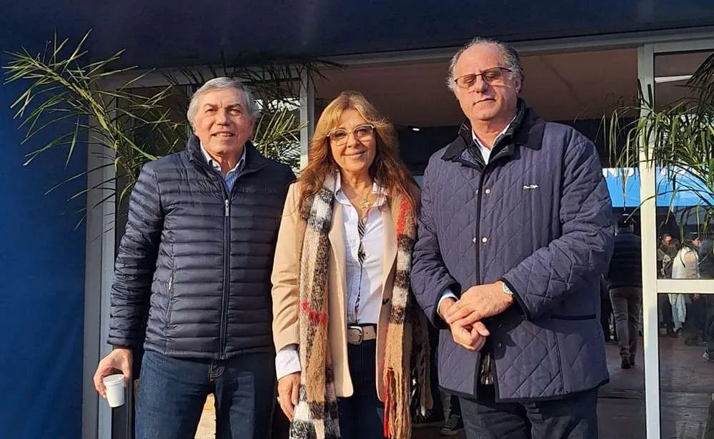 ESPECIAL REGION CENTRO FOTO MASSEI MESA EJECUTIVA GIACCONE CHEMES